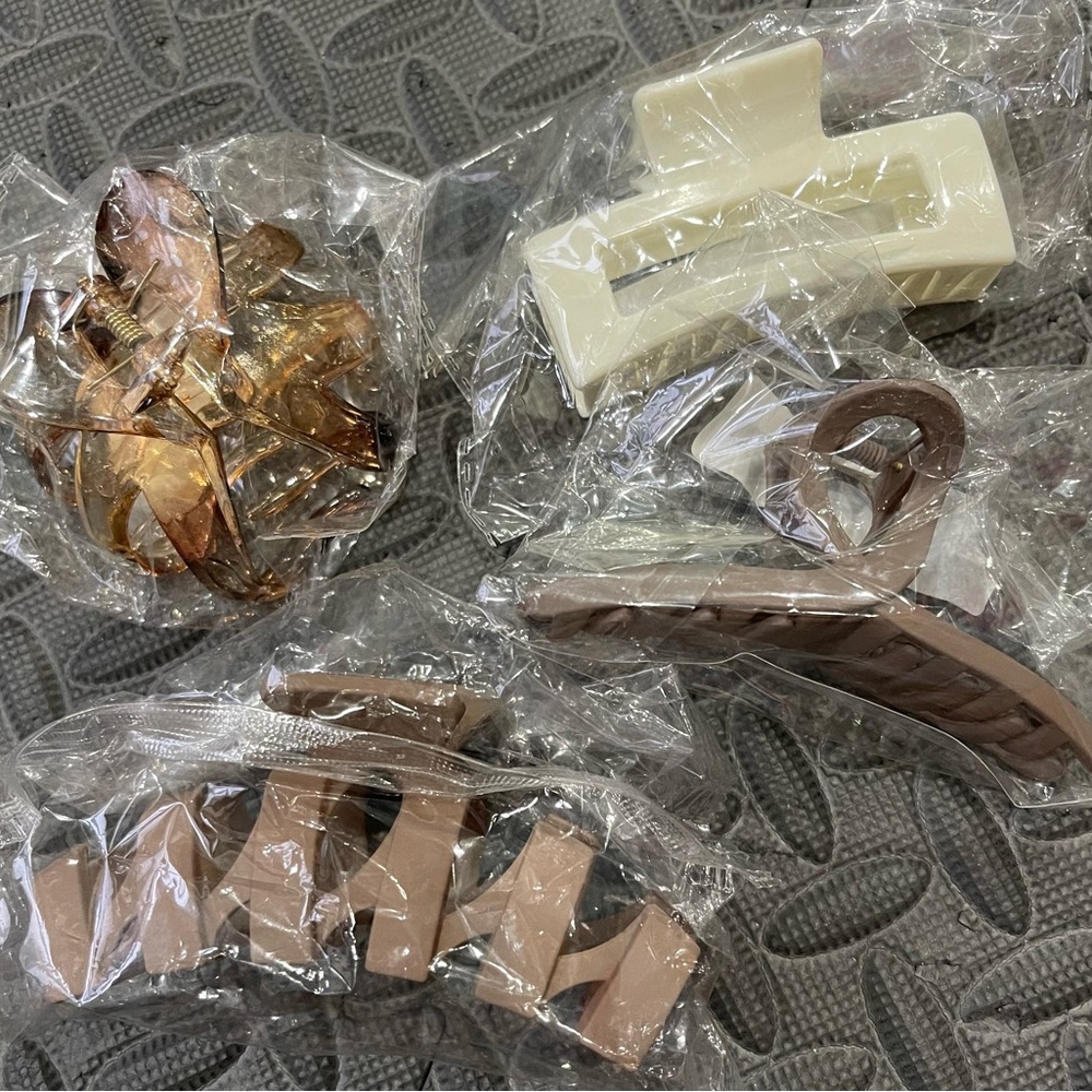 [5/$10]Set of Hair Claw Clips in Neutral Tones